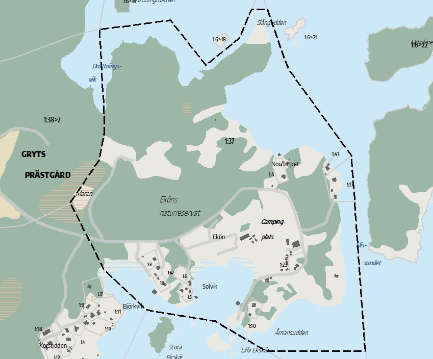 En detaljerad karta som visar ett område kring Gryts Prästgård och Eköns naturreservat i Sverige. Kartan inkluderar olika platser såsom campingområden, vandringsleder och vattendrag, med markeringar för specifika tomter och stugor. En streckad linje illustrerar vilken del av kartområdet som ingår i detaljplanens planområde.