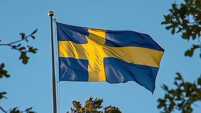 Nu kan föreningar ansöka om flagga och fana